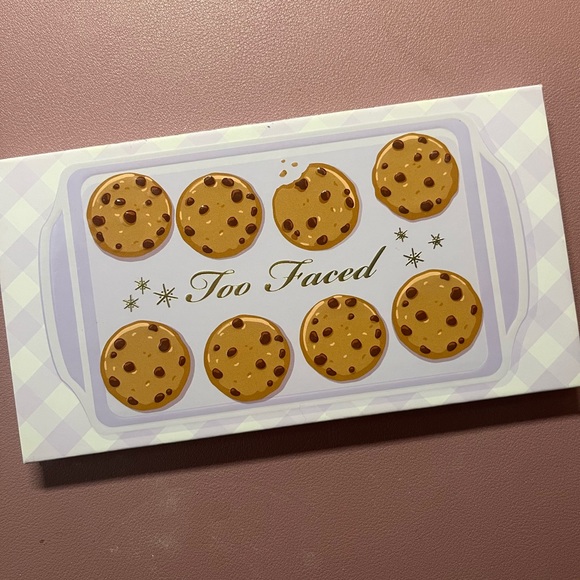 Too faced holiday palette, never used - Picture 1 of 2